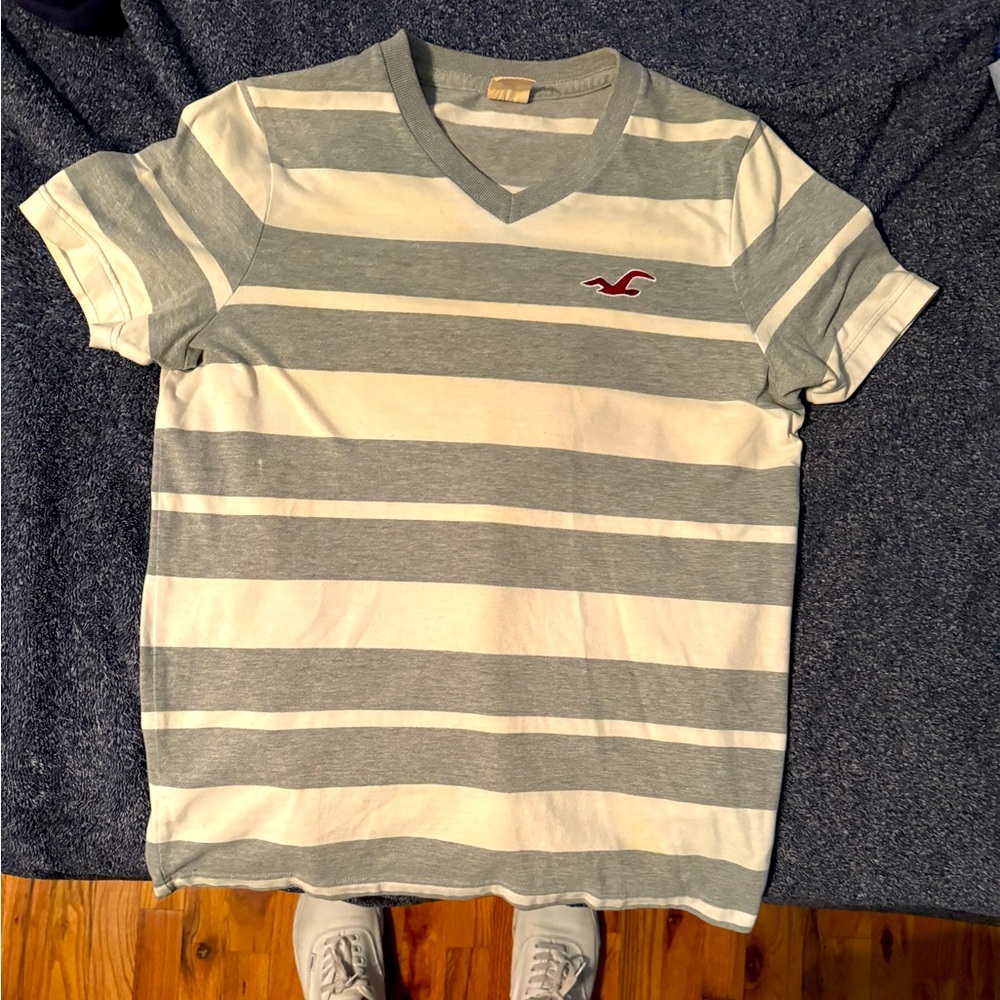 Holister t shirt medium